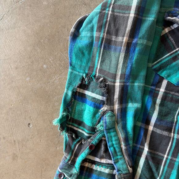 VTG 80S GREAT NORTHWEST PLAID FLANNEL SHIRT FALL GREEN MENS MEDIUM HOLE IN ARM - Picture 5 of 5